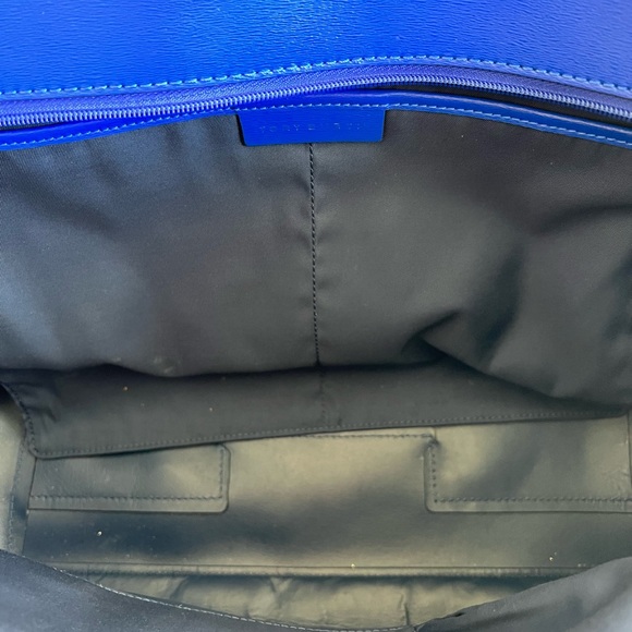 Tory Burch purse, it’s a medium size purse, used but in very good condition. - Picture 3 of 3